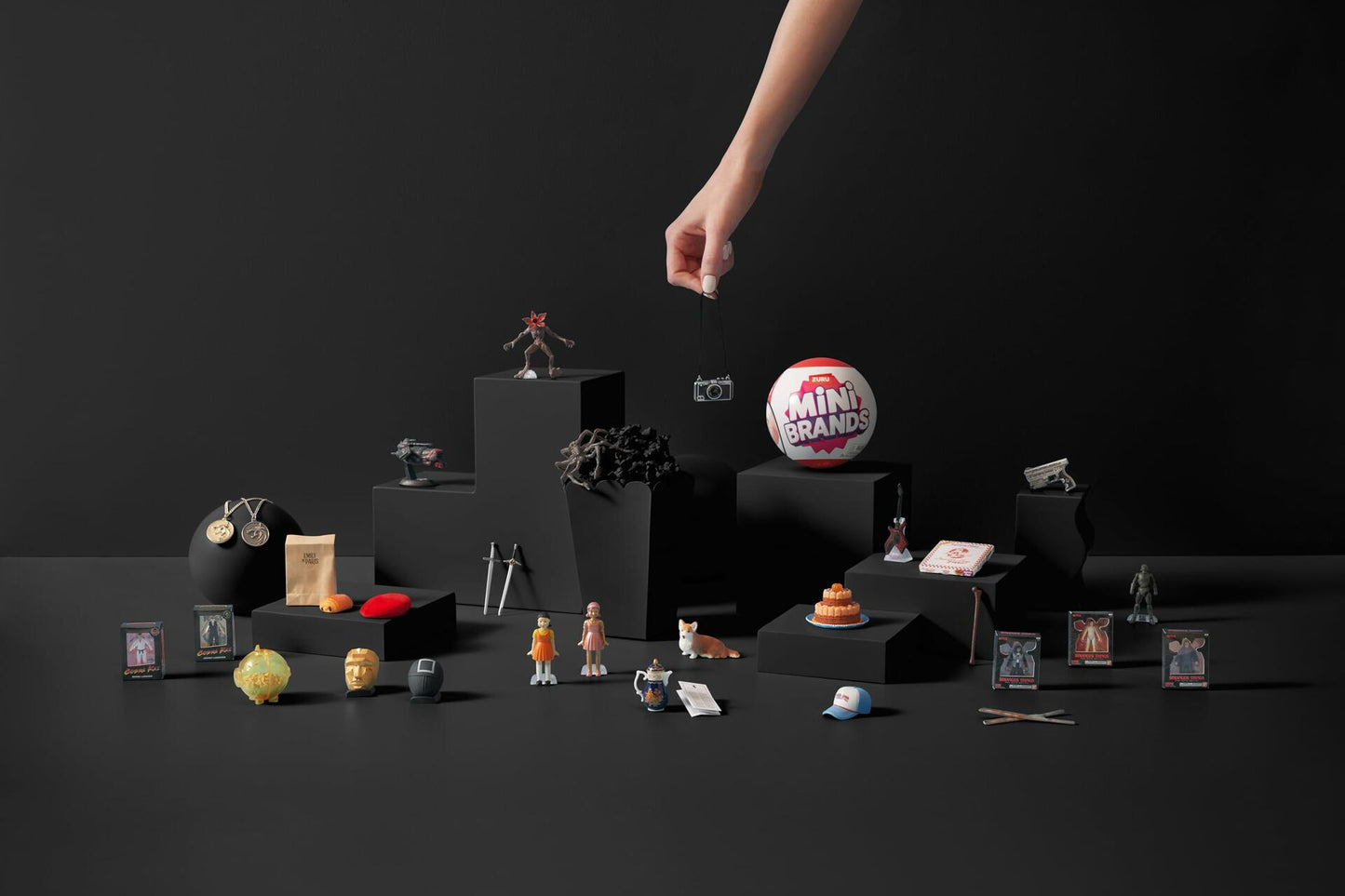 Mini Brands Netflix Capsule by ZURU, Surprise Toy with Collectible Minis, Blind Packaging, Iconic Show Themed Minis
